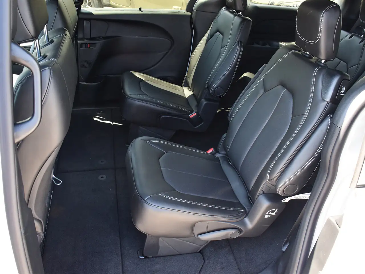 Chrysler Grand Caravan снимка Chrysler Grand Caravan