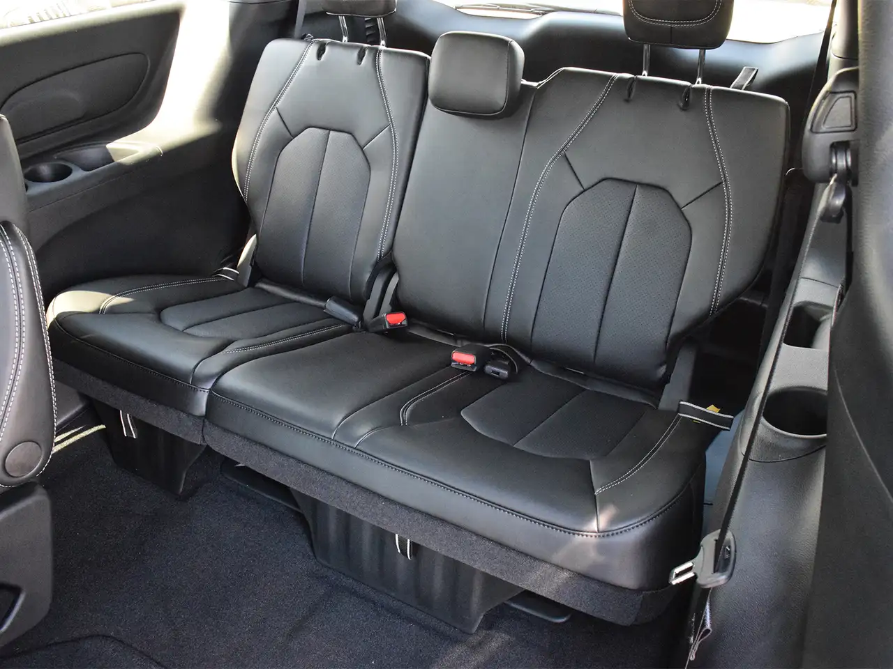 Chrysler Grand Caravan снимка Chrysler Grand Caravan