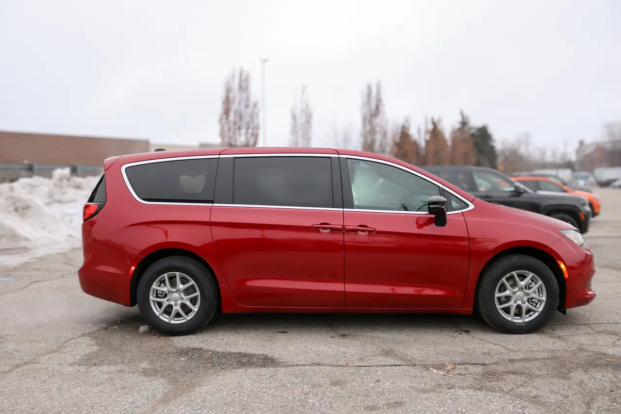 Chrysler Grand Caravan снимка Chrysler Grand Caravan