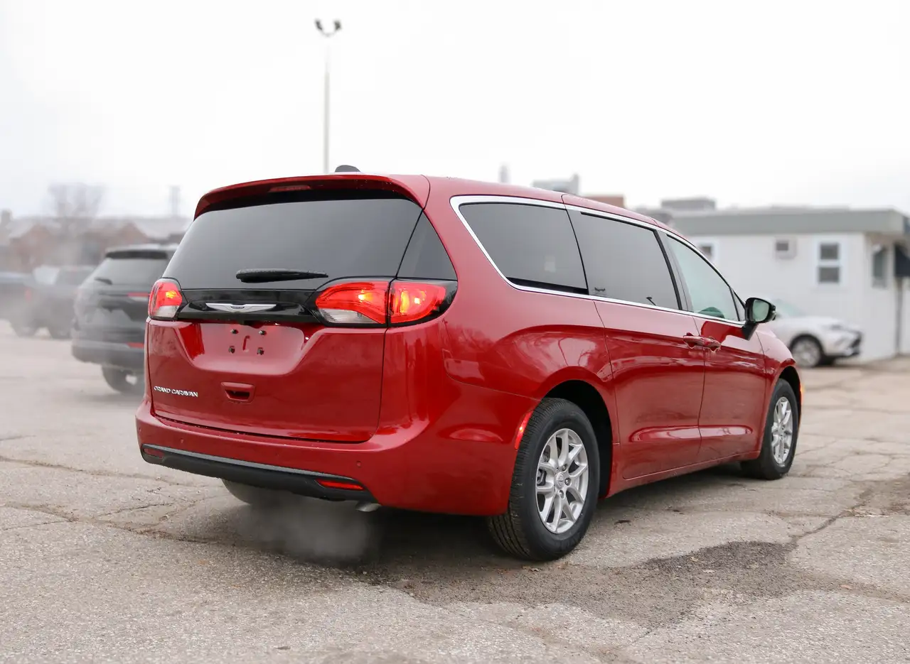 Chrysler Grand Caravan снимка Chrysler Grand Caravan