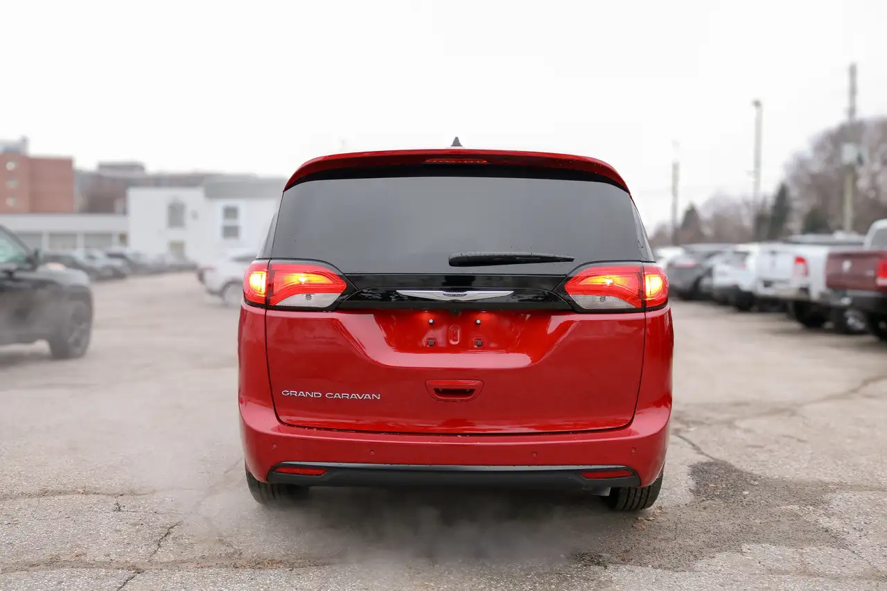 Chrysler Grand Caravan снимка Chrysler Grand Caravan