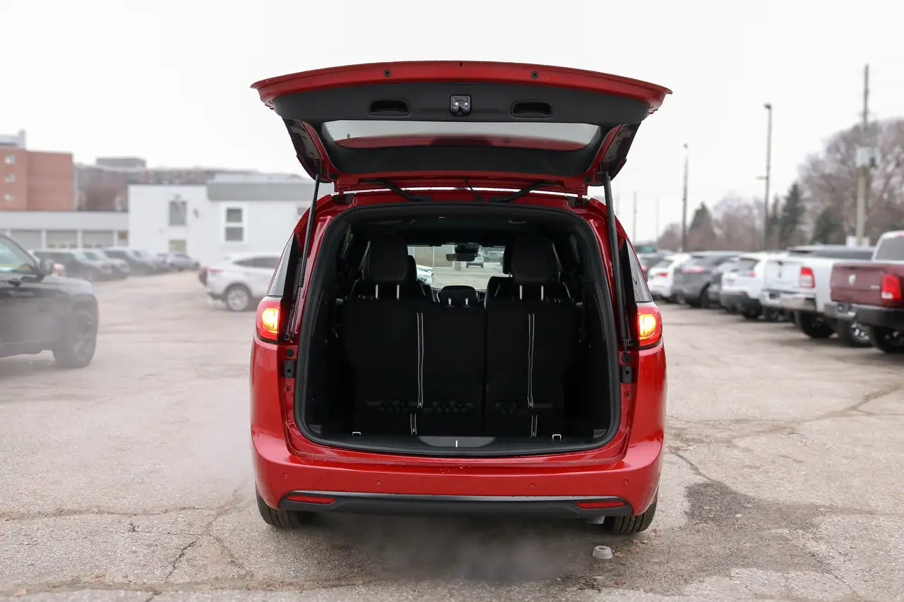 Chrysler Grand Caravan снимка Chrysler Grand Caravan