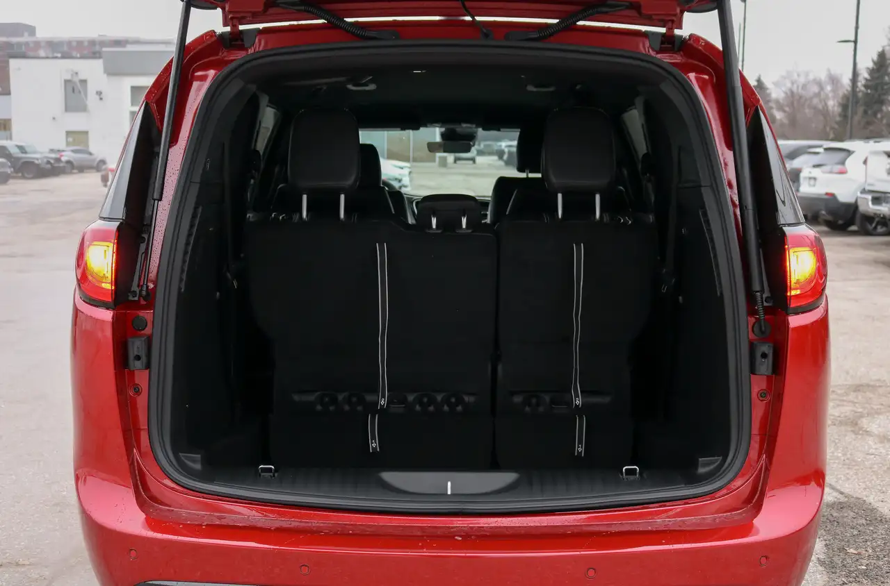 Chrysler Grand Caravan снимка Chrysler Grand Caravan