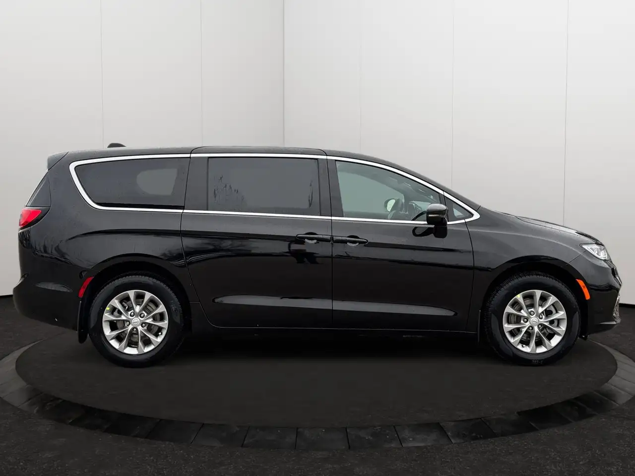 Chrysler Pacifica снимка Chrysler Pacifica