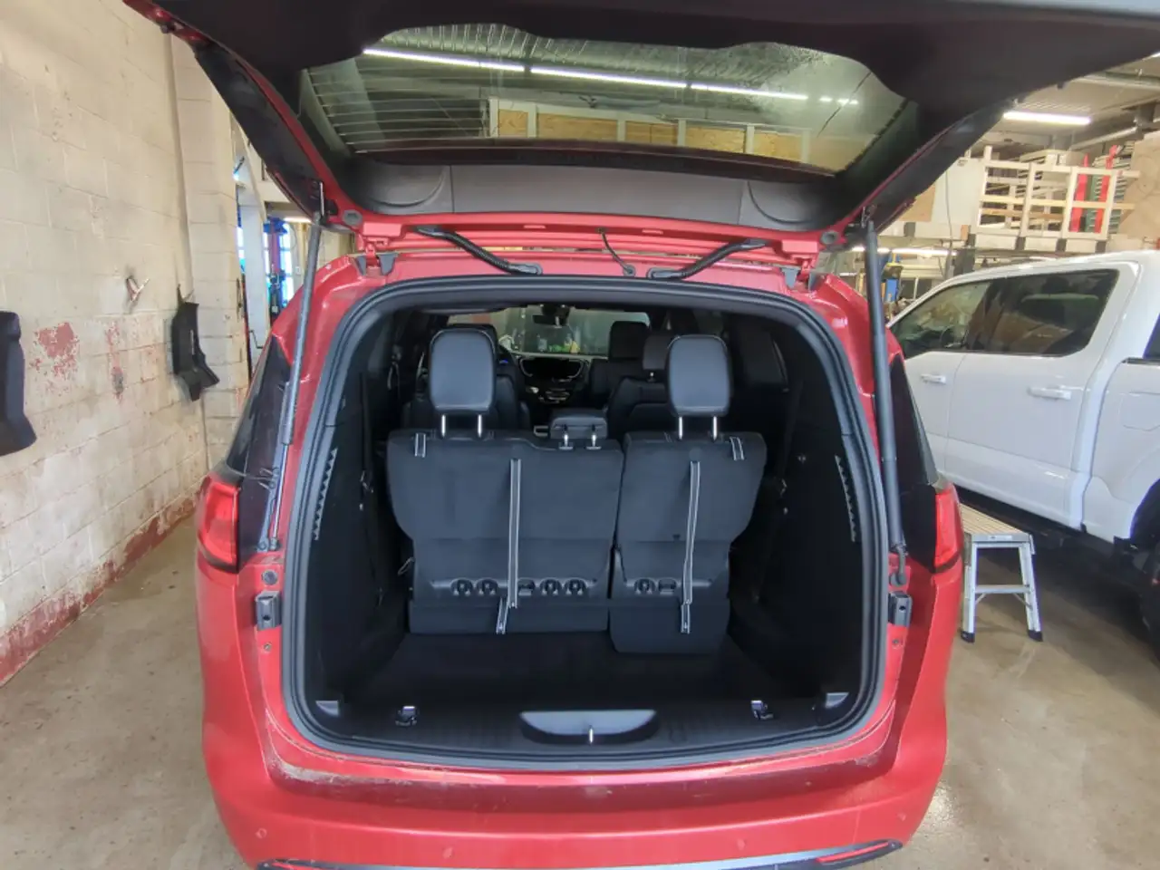 Chrysler Grand Caravan снимка Chrysler Grand Caravan