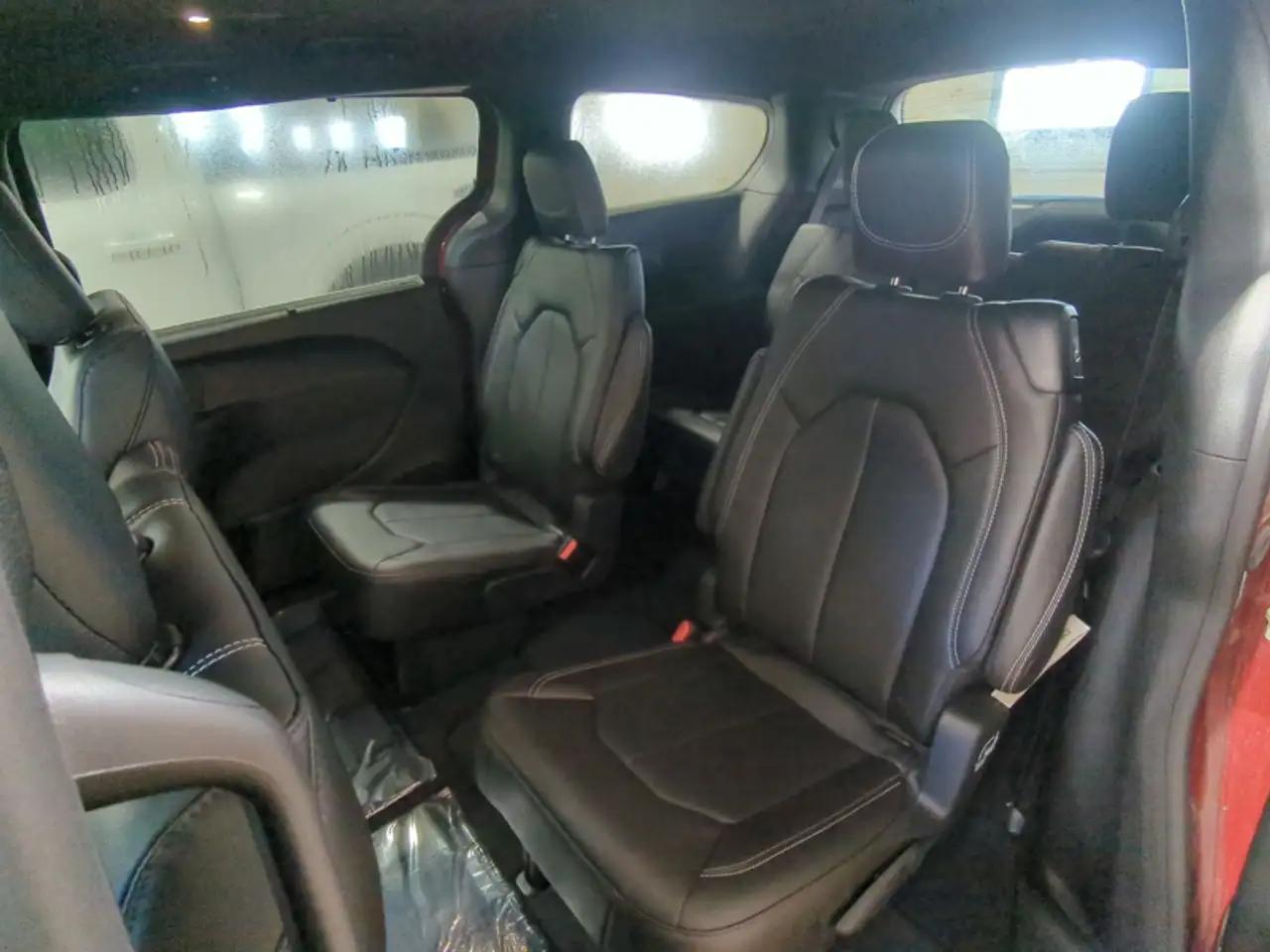 Chrysler Grand Caravan снимка Chrysler Grand Caravan