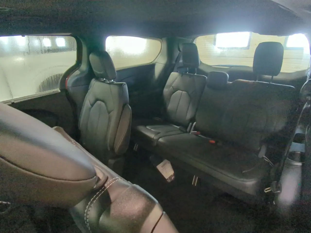 Chrysler Grand Caravan снимка Chrysler Grand Caravan