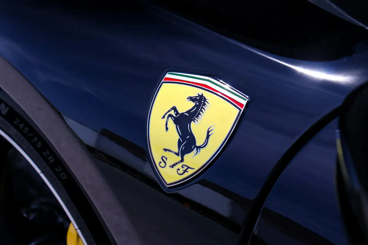 Ferrari 296 GTS снимка Ferrari 296 GTS