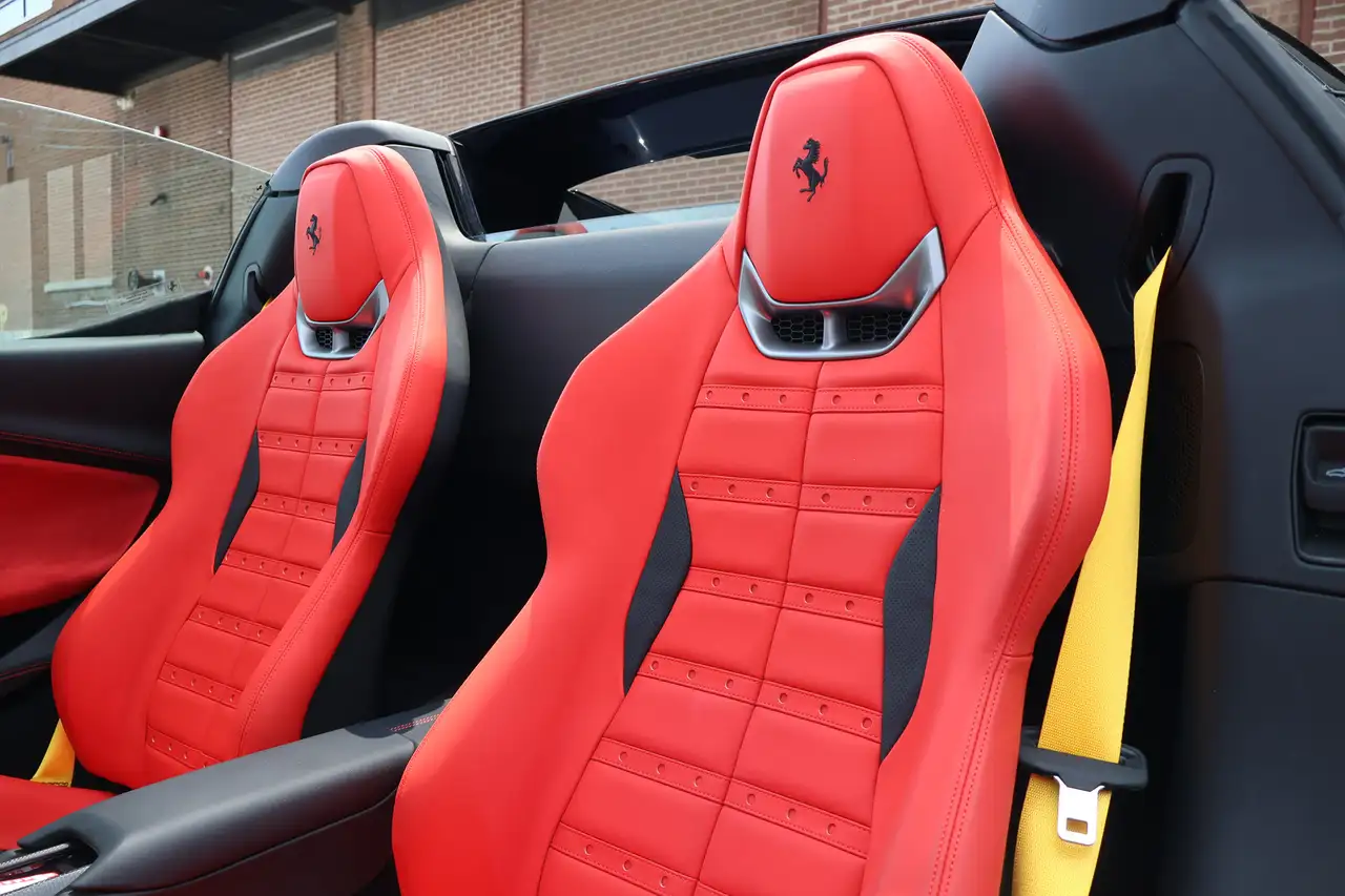 Ferrari 296 GTS снимка Ferrari 296 GTS