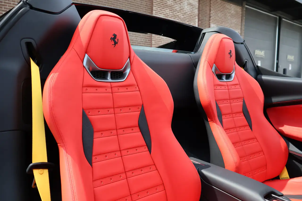 Ferrari 296 GTS снимка Ferrari 296 GTS