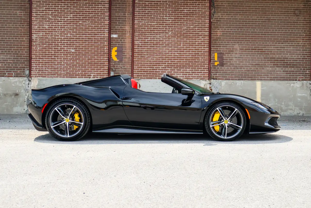 Ferrari 296 GTS снимка Ferrari 296 GTS