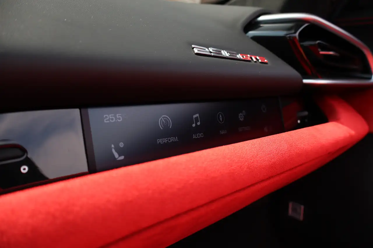 Ferrari 296 GTS снимка Ferrari 296 GTS