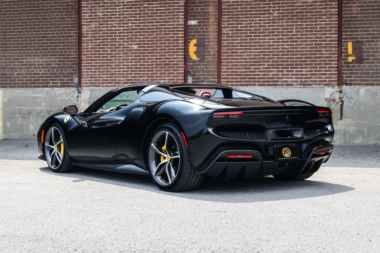 Ferrari 296 GTS снимка Ferrari 296 GTS
