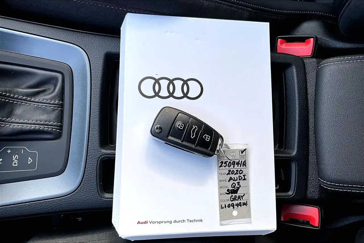 Audi Q3 photo Audi Q3