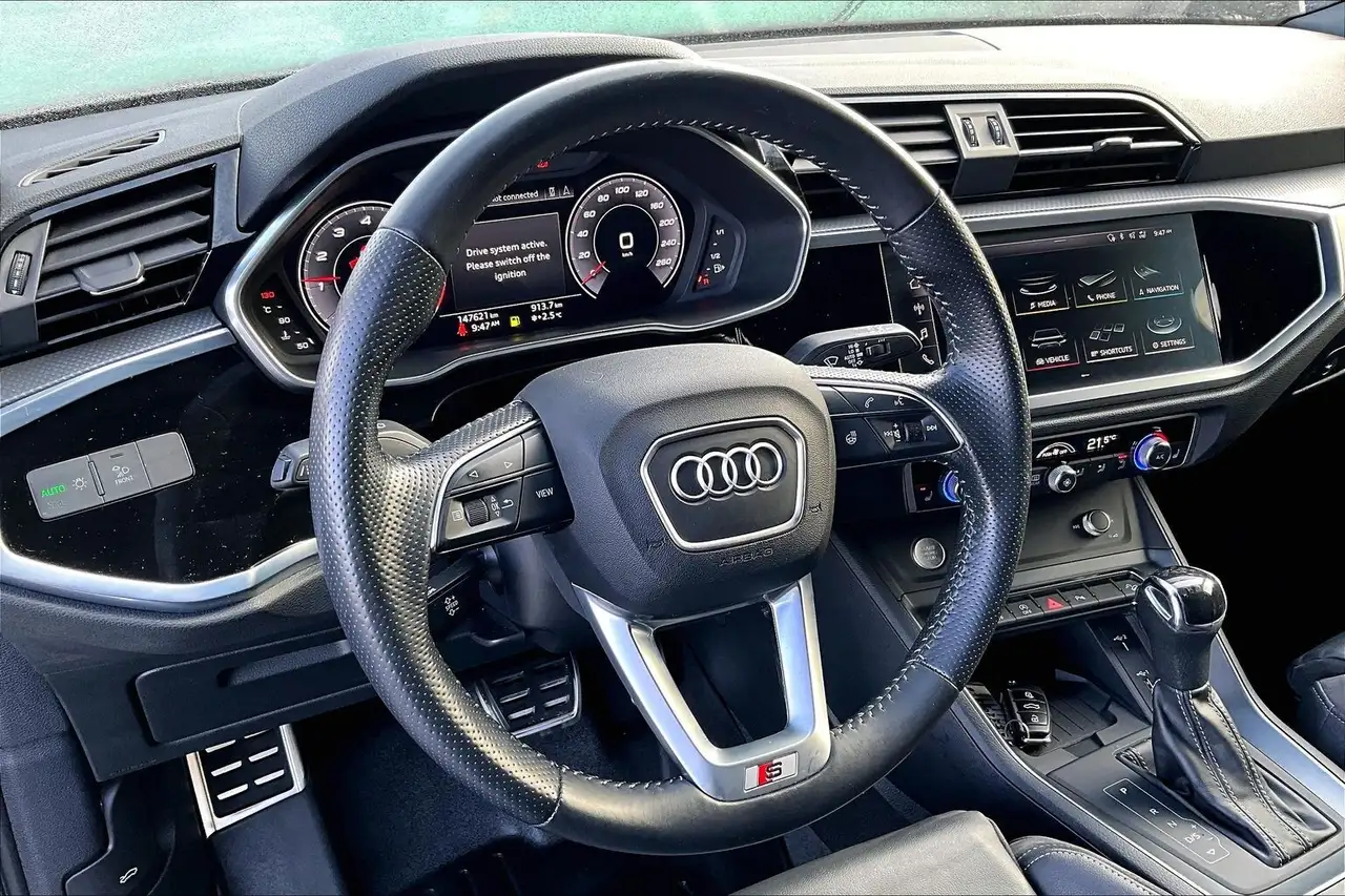 Audi Q3 photo Audi Q3