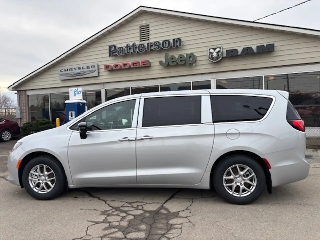 Chrysler Grand Caravan снимка Chrysler Grand Caravan