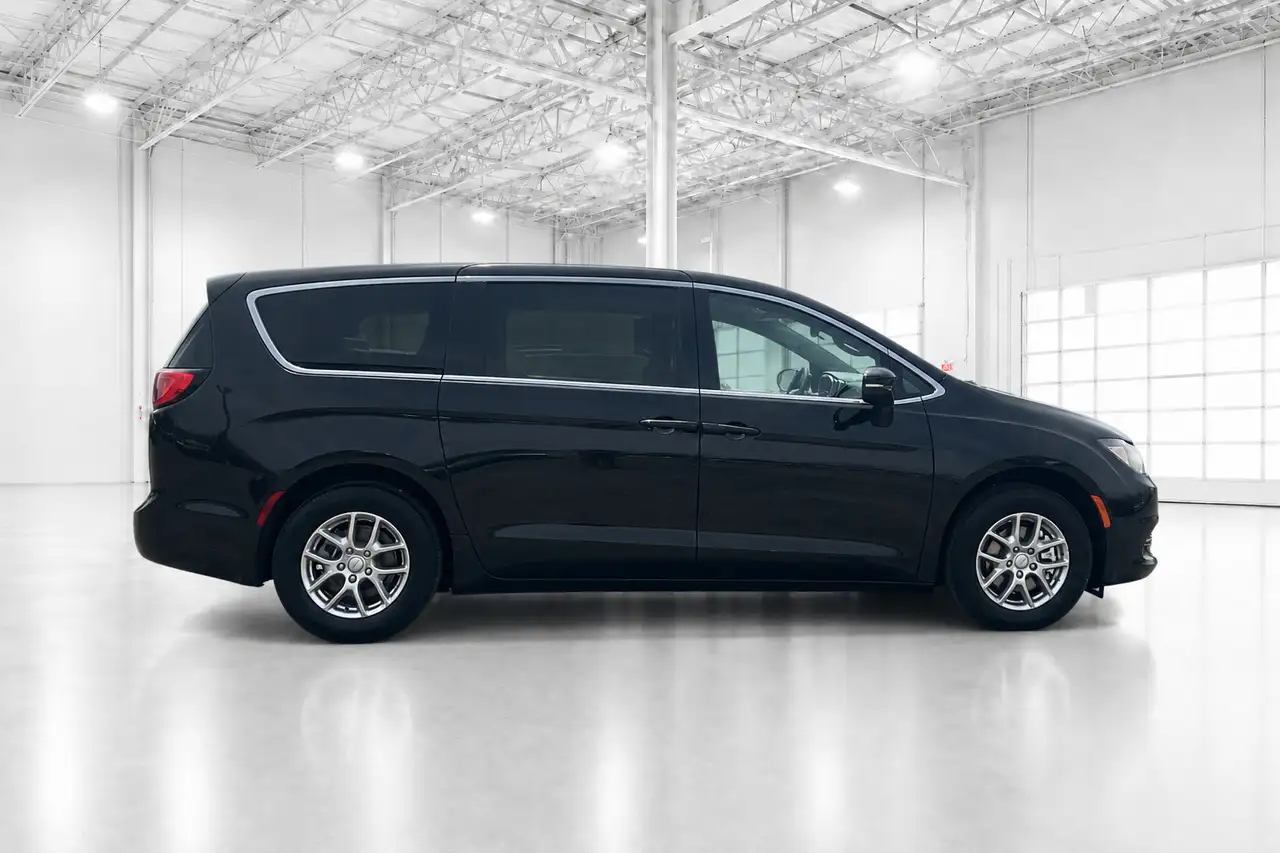 Chrysler Grand Caravan photo Chrysler Grand Caravan