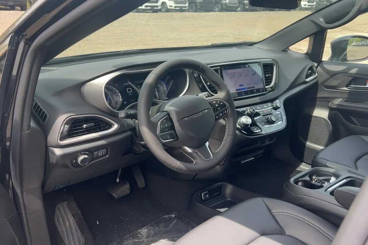 Chrysler Grand Caravan photo Chrysler Grand Caravan