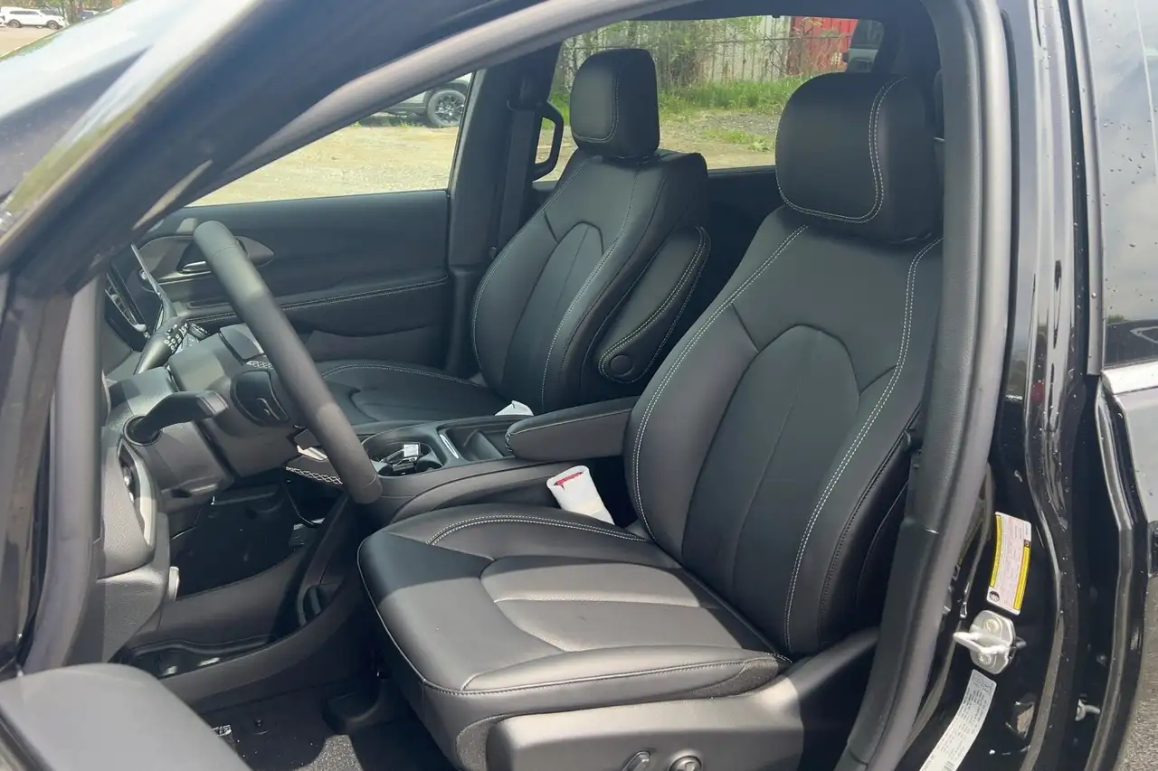 Chrysler Grand Caravan photo Chrysler Grand Caravan