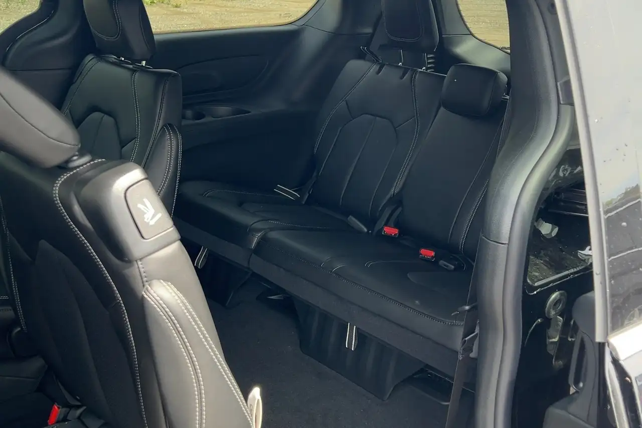 Chrysler Grand Caravan photo Chrysler Grand Caravan