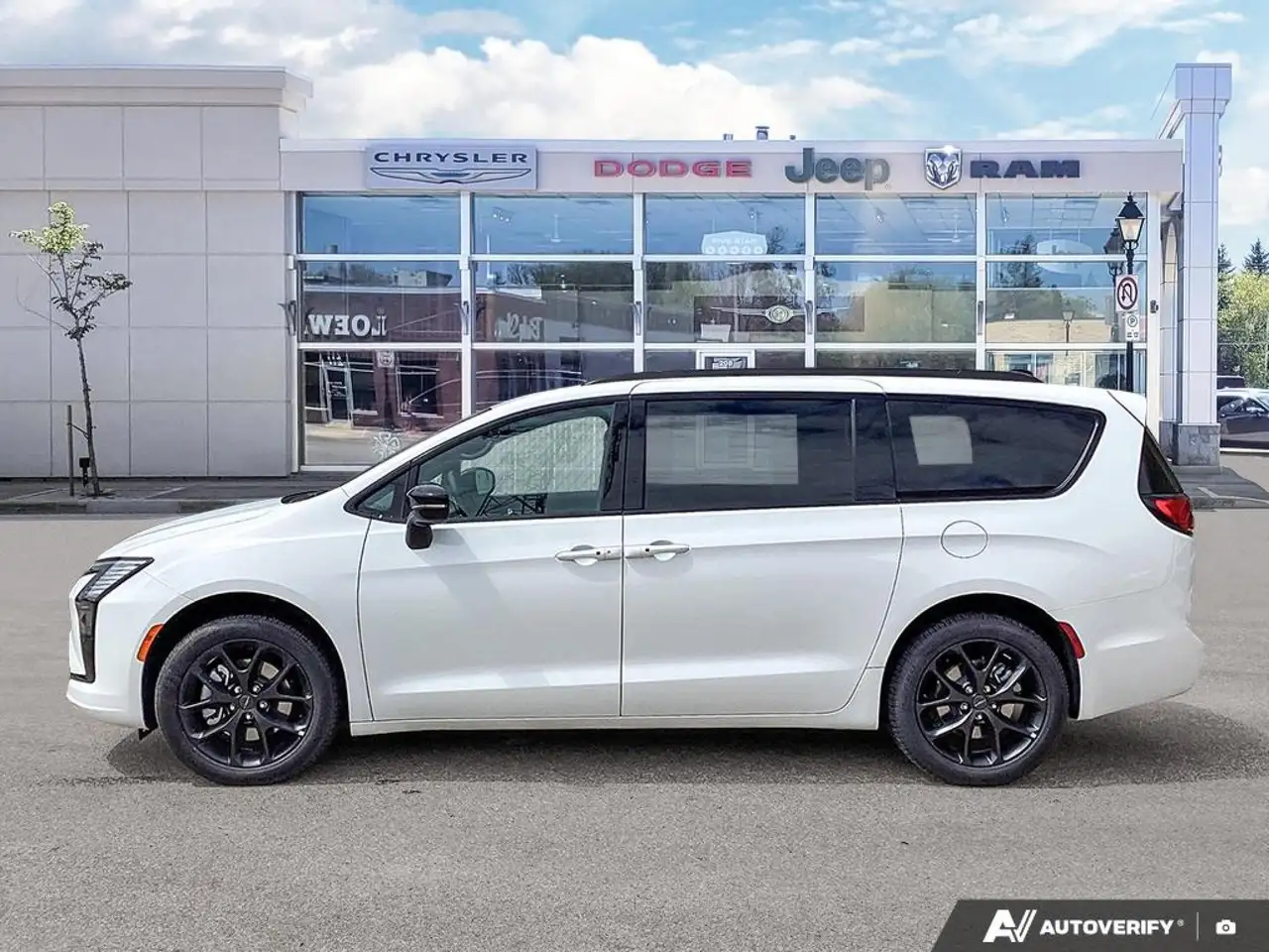 Chrysler Pacifica photo Chrysler Pacifica