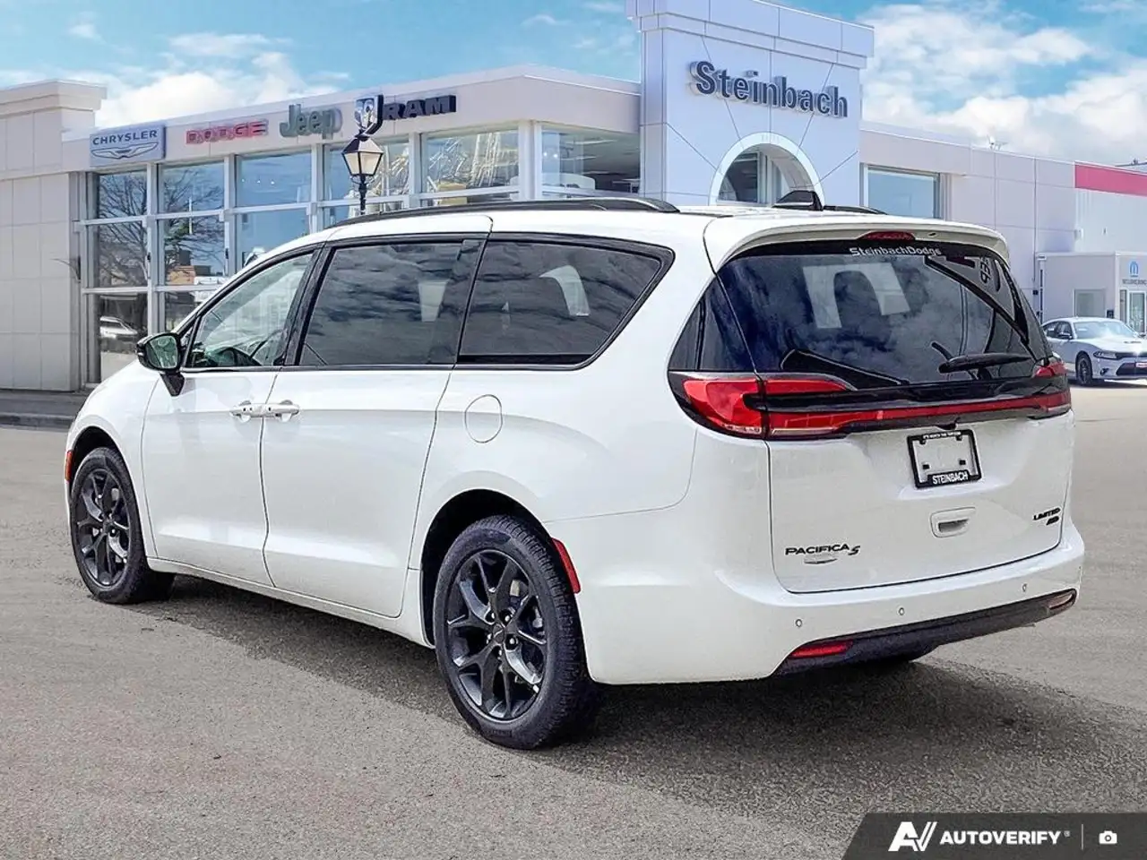 Chrysler Pacifica photo Chrysler Pacifica