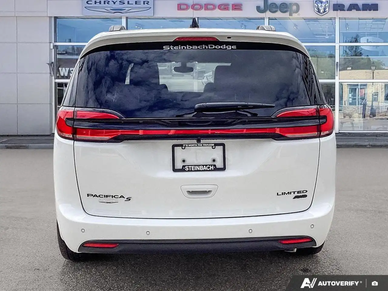 Chrysler Pacifica photo Chrysler Pacifica