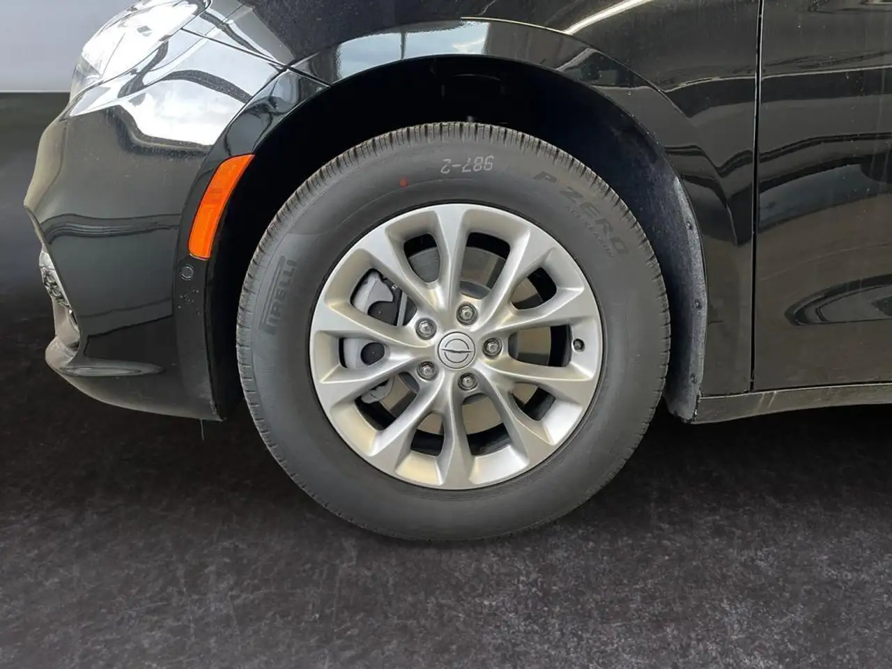 Chrysler Pacifica снимка Chrysler Pacifica