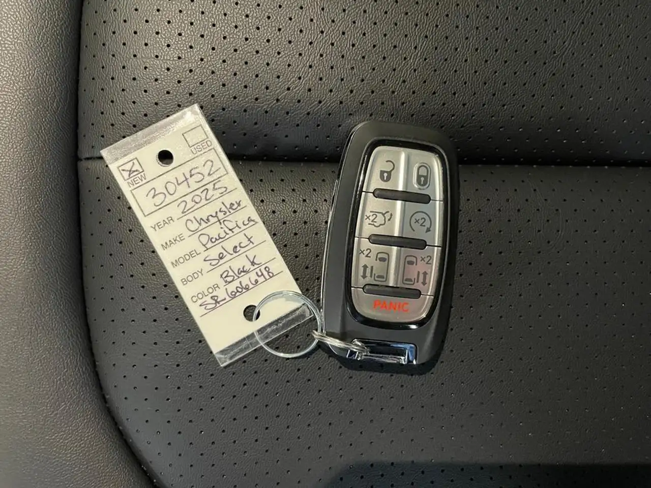 Chrysler Pacifica снимка Chrysler Pacifica