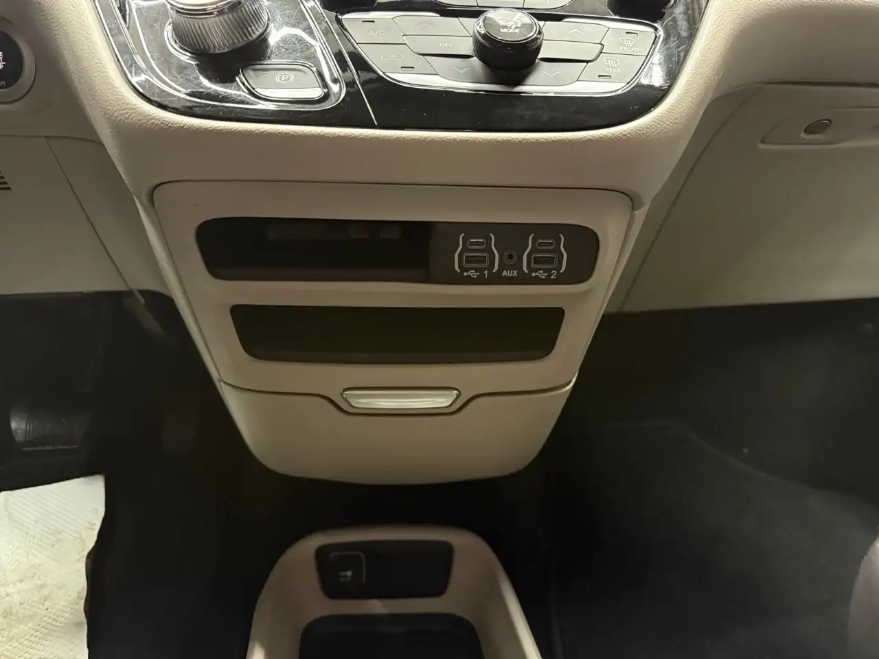 Chrysler Grand Caravan photo Chrysler Grand Caravan