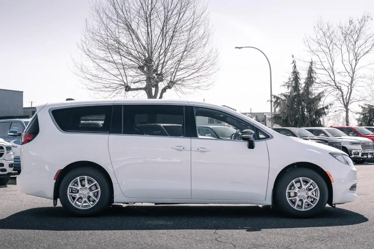 Chrysler Grand Caravan photo Chrysler Grand Caravan