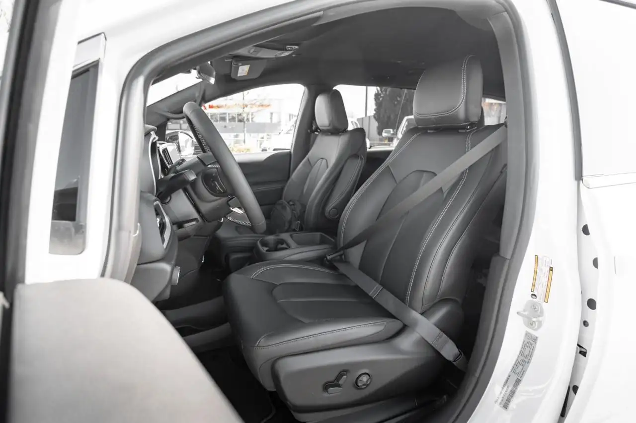 Chrysler Grand Caravan photo Chrysler Grand Caravan