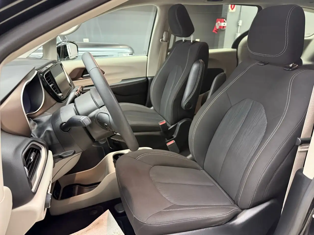 Chrysler Grand Caravan photo Chrysler Grand Caravan