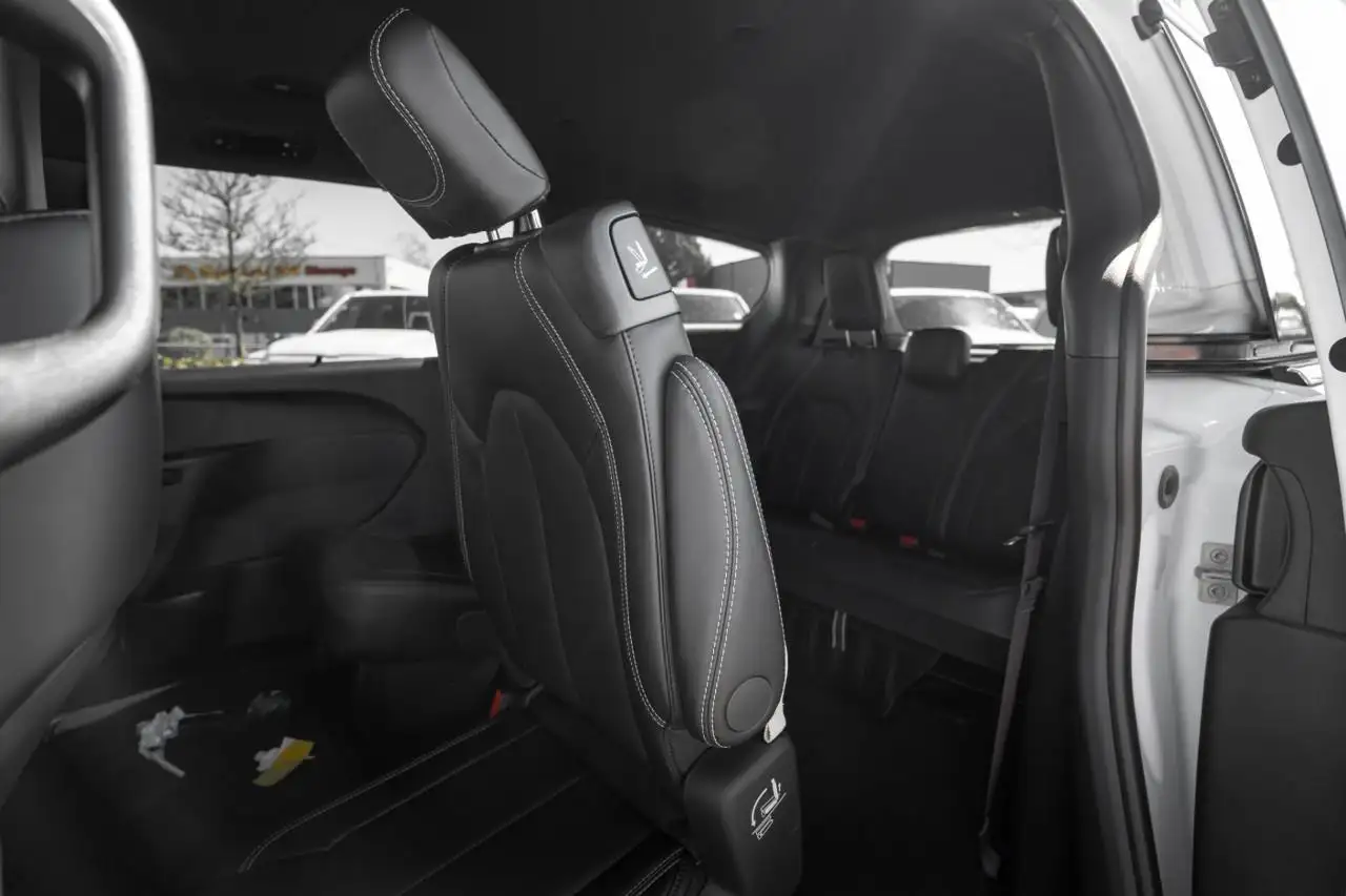 Chrysler Grand Caravan photo Chrysler Grand Caravan