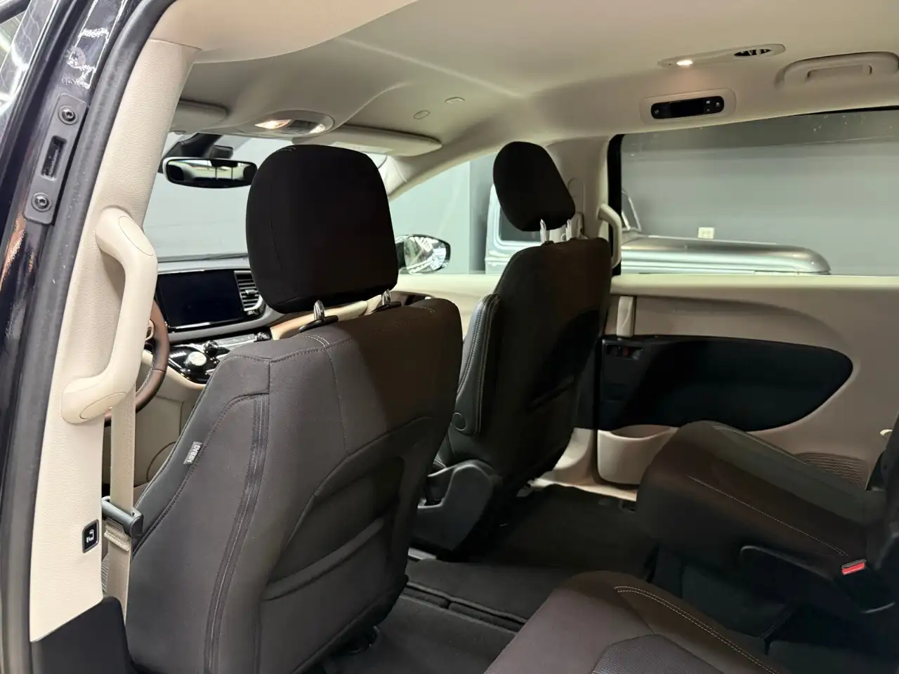 Chrysler Grand Caravan photo Chrysler Grand Caravan