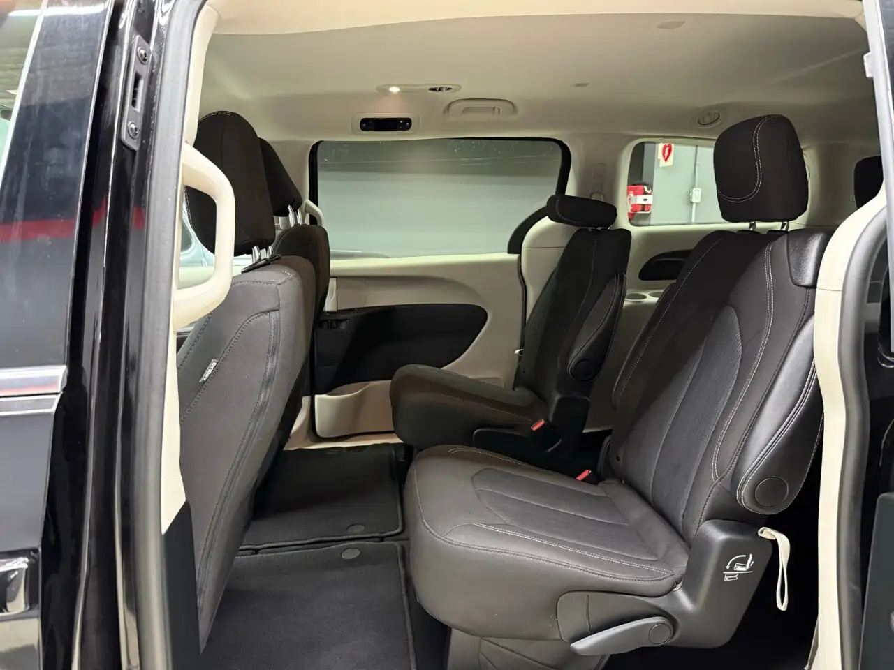 Chrysler Grand Caravan photo Chrysler Grand Caravan