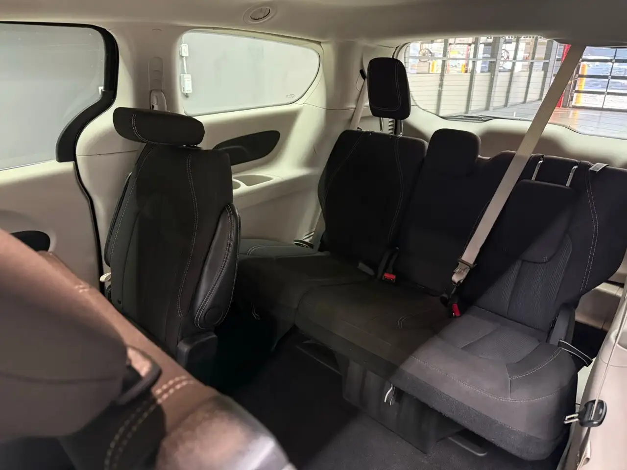 Chrysler Grand Caravan photo Chrysler Grand Caravan