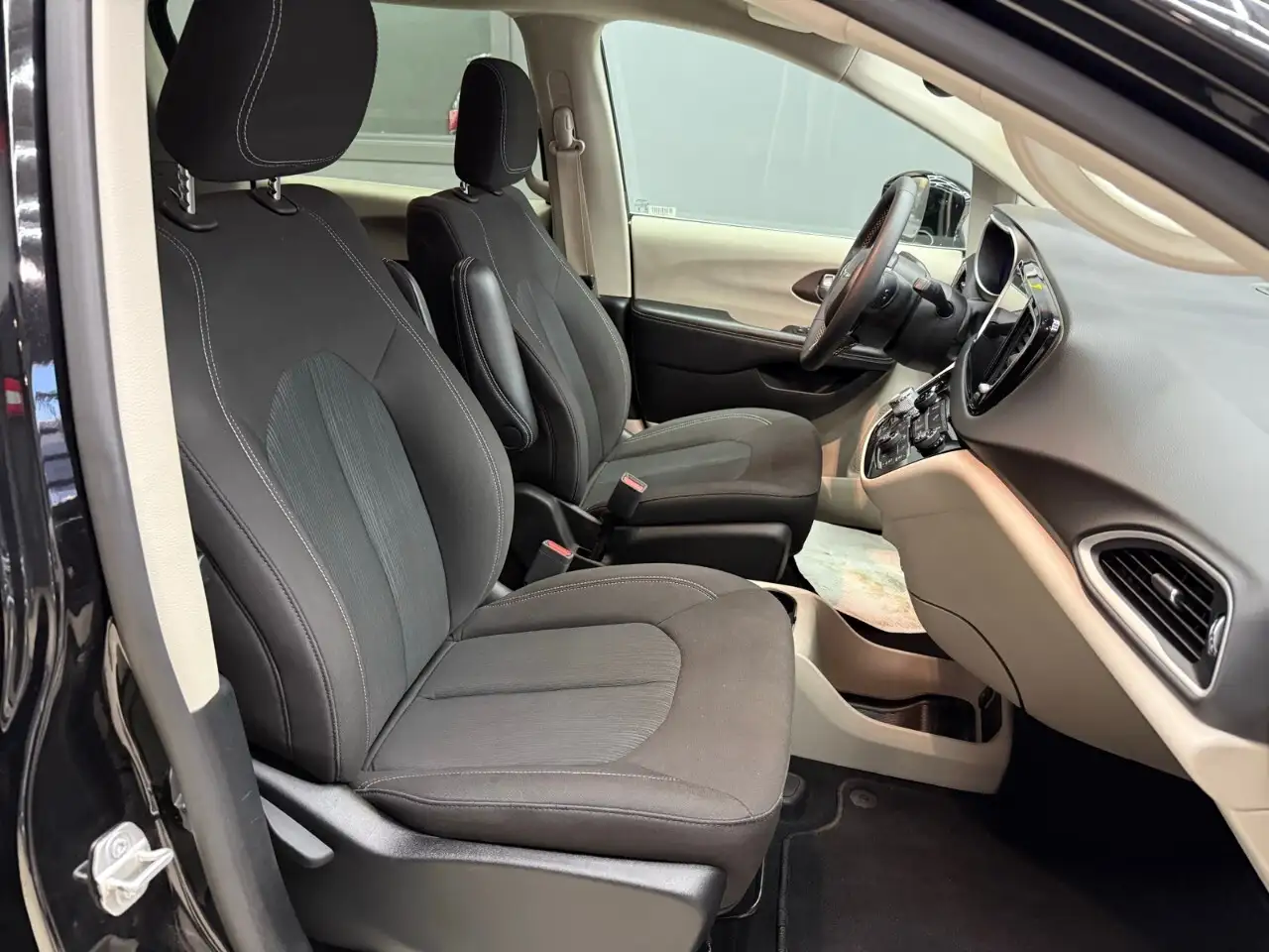 Chrysler Grand Caravan photo Chrysler Grand Caravan