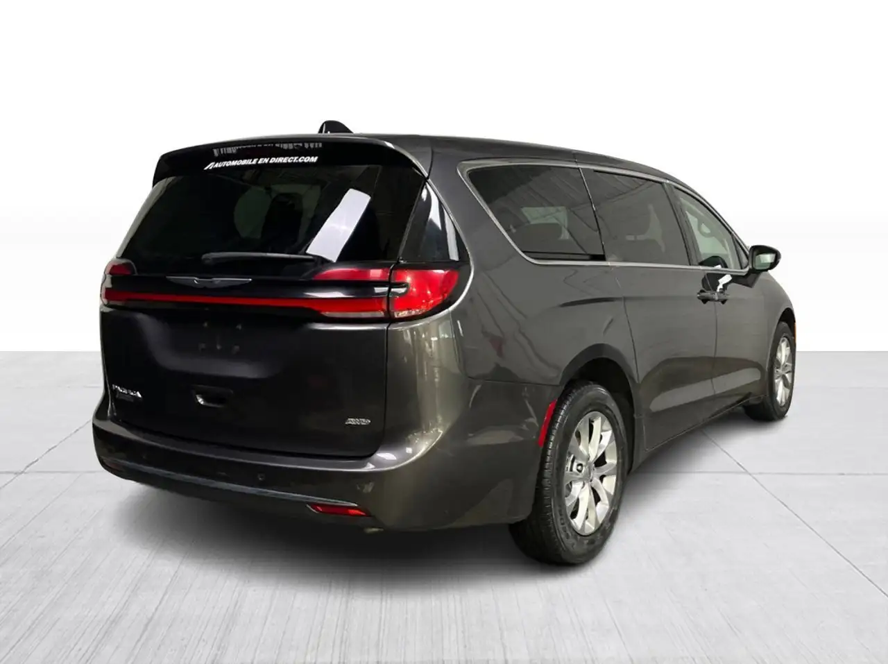 Chrysler Pacifica photo Chrysler Pacifica