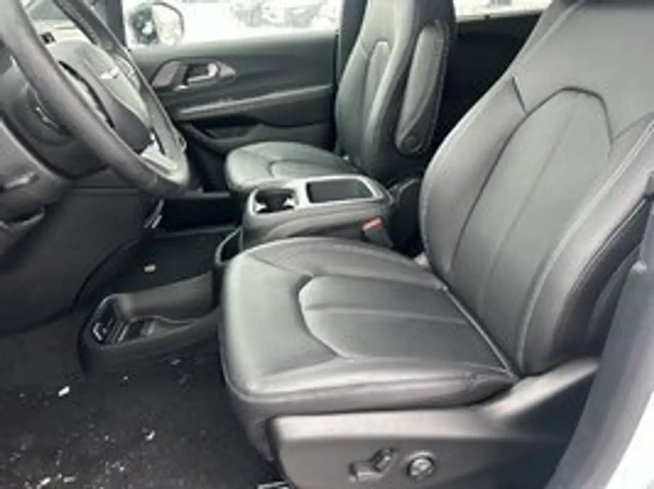 Chrysler Grand Caravan photo Chrysler Grand Caravan