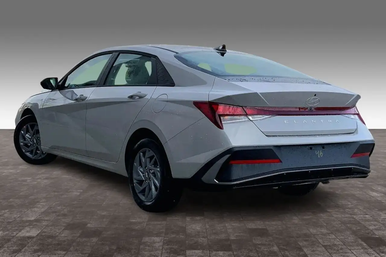 Hyundai ELANTRA снимка Hyundai ELANTRA