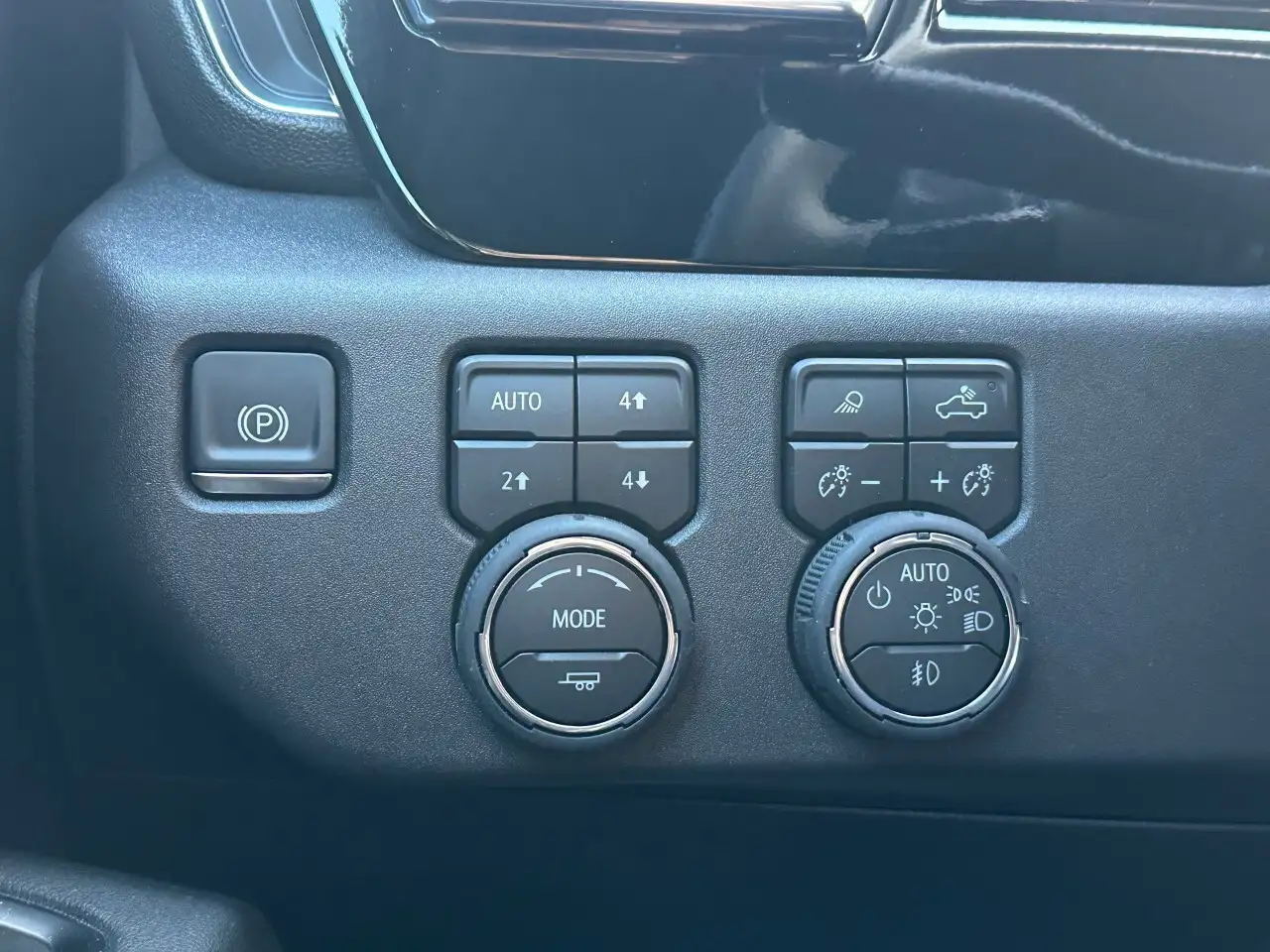 Chevrolet Silverado 1500 photo Chevrolet Silverado 1500