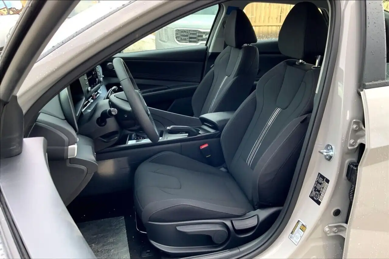 Hyundai ELANTRA снимка Hyundai ELANTRA