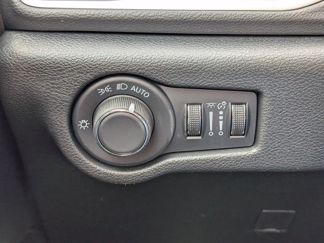 Chrysler Grand Caravan photo Chrysler Grand Caravan
