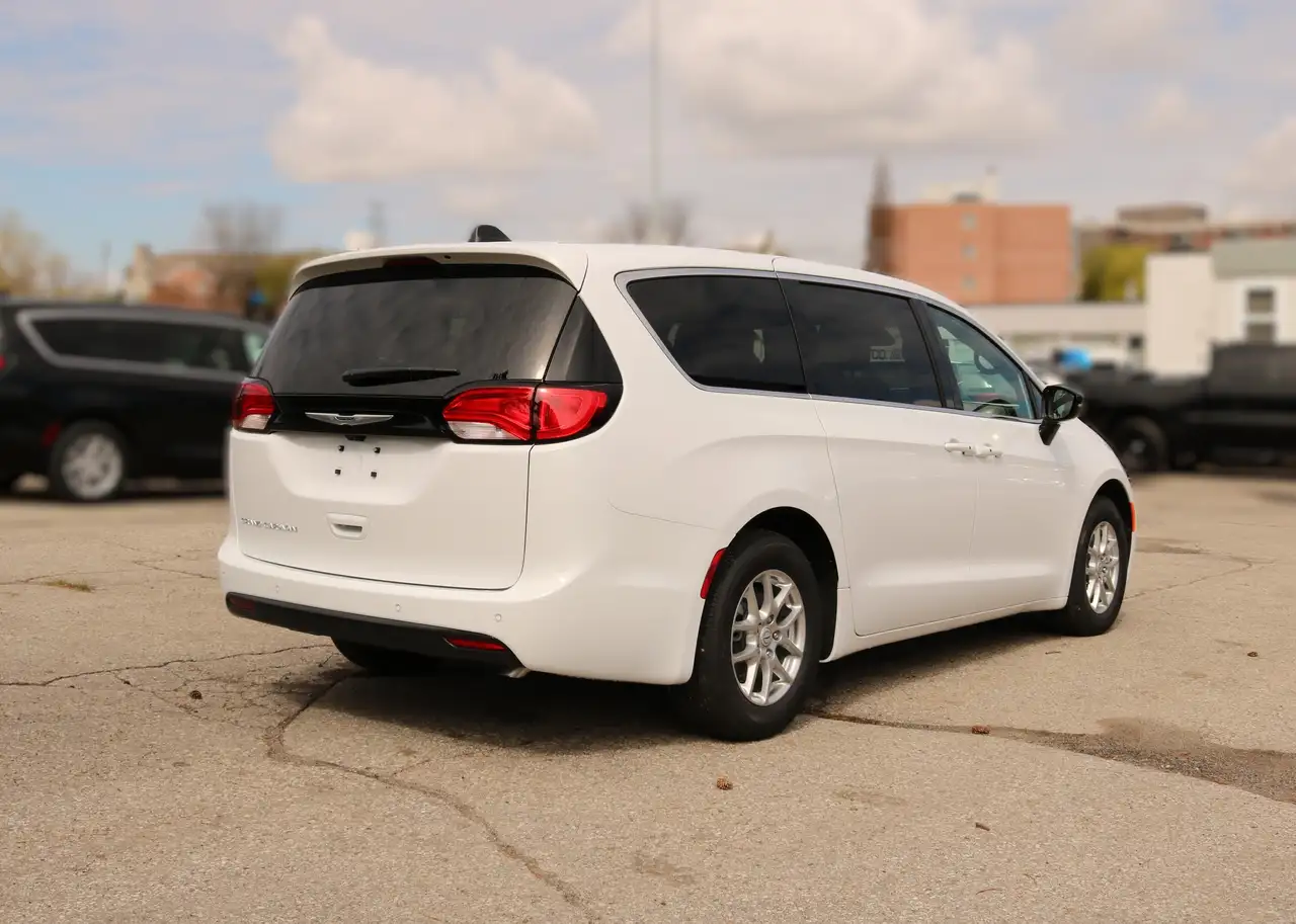 Chrysler Grand Caravan снимка Chrysler Grand Caravan