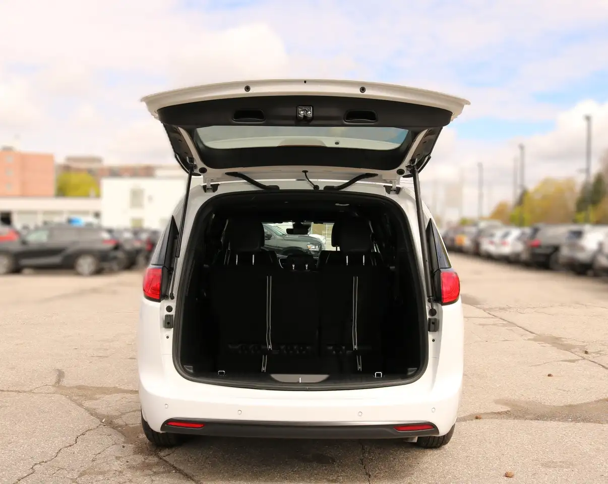 Chrysler Grand Caravan снимка Chrysler Grand Caravan
