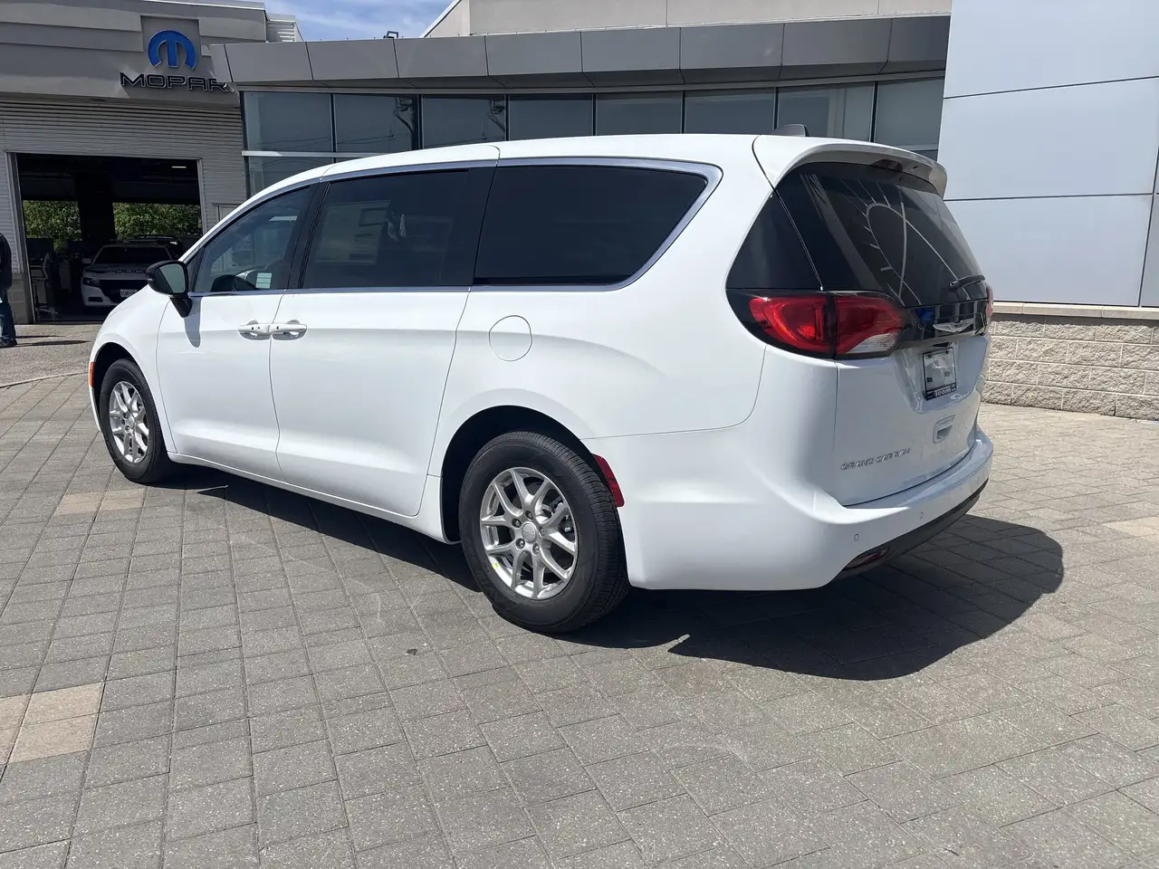 Chrysler Grand Caravan снимка Chrysler Grand Caravan