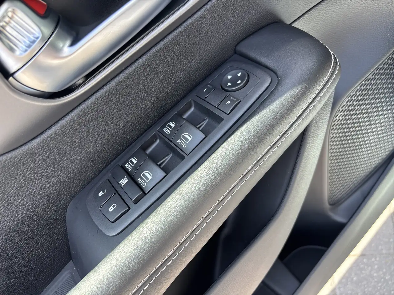 Chrysler Grand Caravan снимка Chrysler Grand Caravan