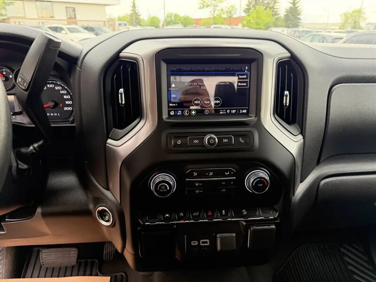 Chevrolet Silverado 1500 photo Chevrolet Silverado 1500