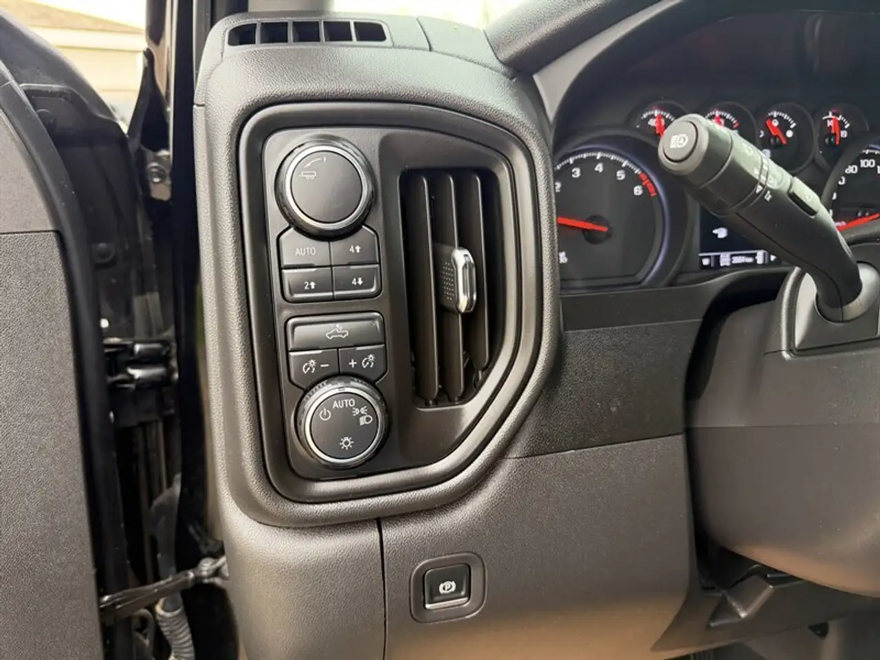 Chevrolet Silverado 1500 photo Chevrolet Silverado 1500